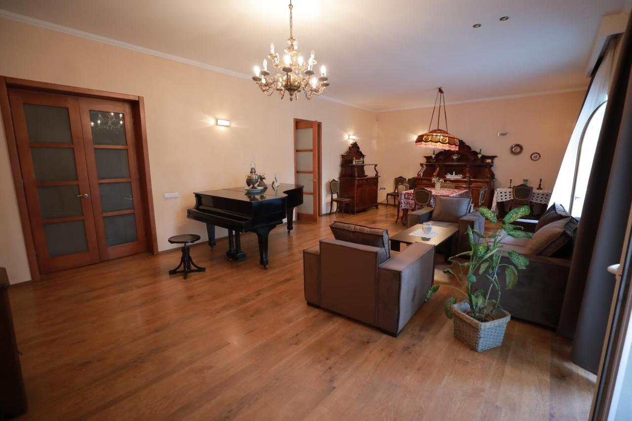 Apartment At 12 Baratashvili Street ティビリシ エクステリア 写真