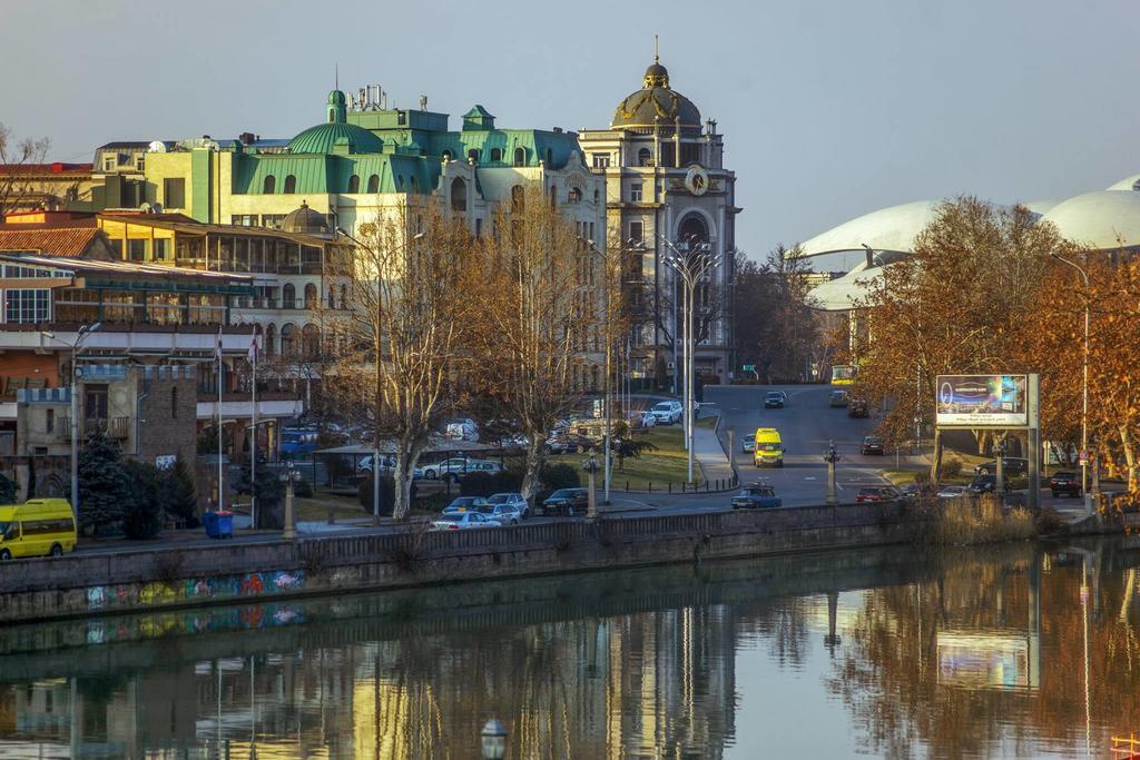 Apartment At 12 Baratashvili Street ティビリシ エクステリア 写真