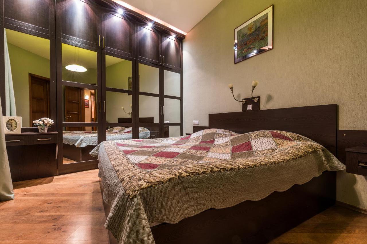 Apartment At 12 Baratashvili Street ティビリシ エクステリア 写真