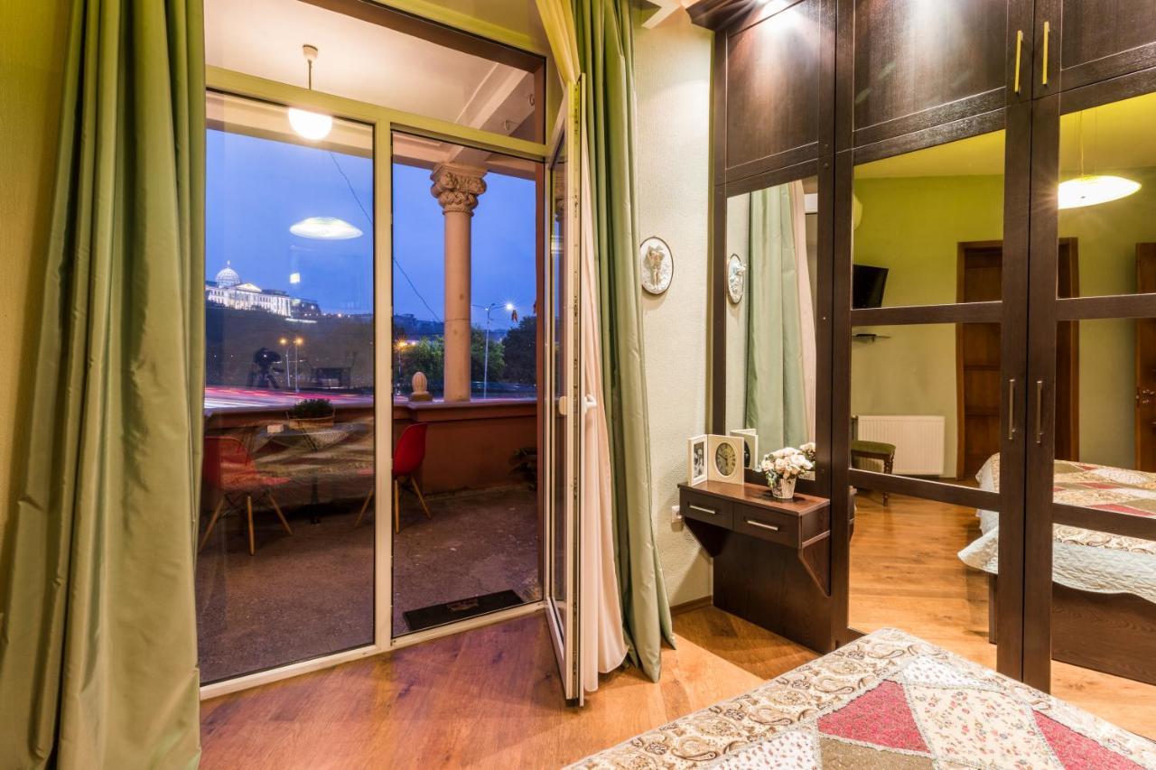 Apartment At 12 Baratashvili Street ティビリシ エクステリア 写真