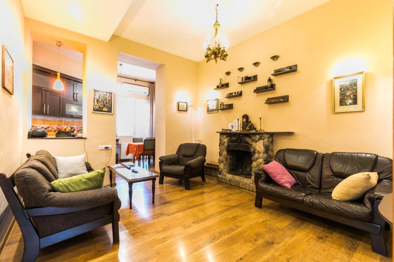 Apartment At 12 Baratashvili Street ティビリシ エクステリア 写真