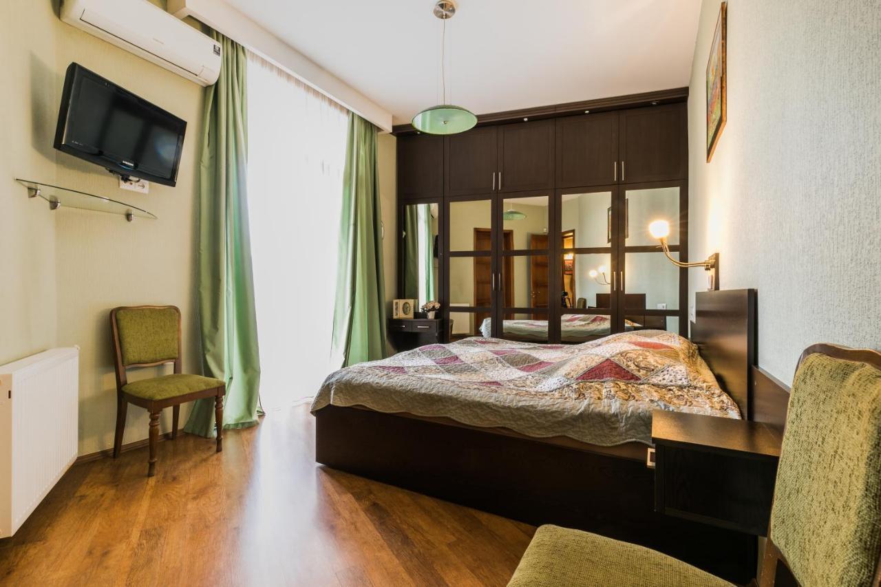 Apartment At 12 Baratashvili Street ティビリシ エクステリア 写真